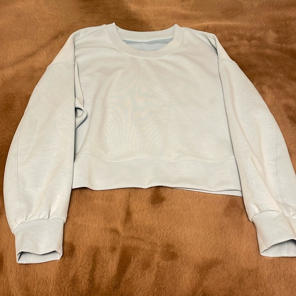 Lululemon softstreme perfectly oversized cropped crew size 8, never worn